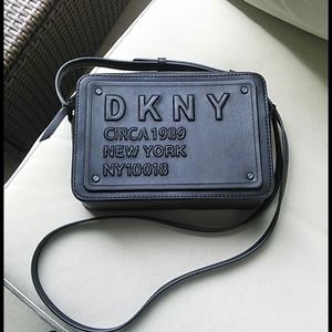 DKNY Crossbody..💗